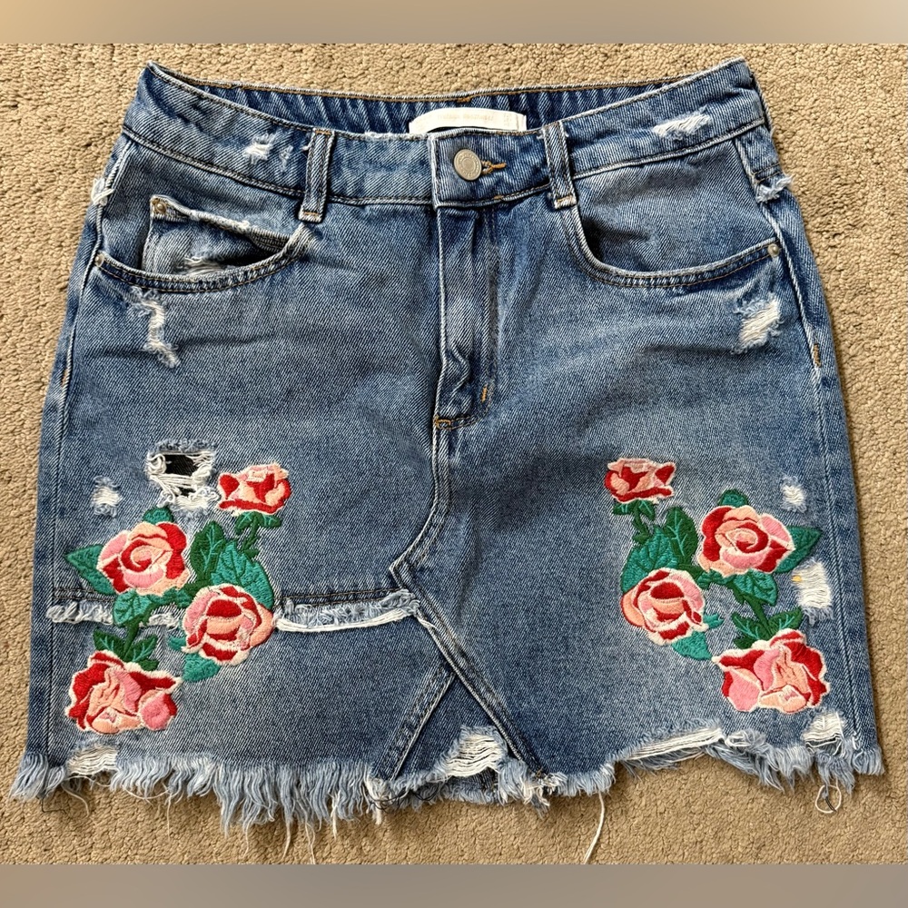 Zara Trafaluc Embroidered Denim Skirt SZ Med